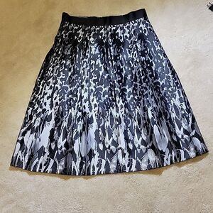 Mario Serrani sateen A line black white skirt size 4